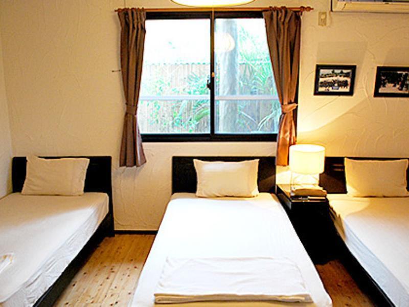 Nakijin No Yado Hibiscus Hotel Bagian luar foto