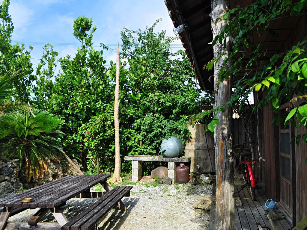 Nakijin No Yado Hibiscus Hotel Bagian luar foto
