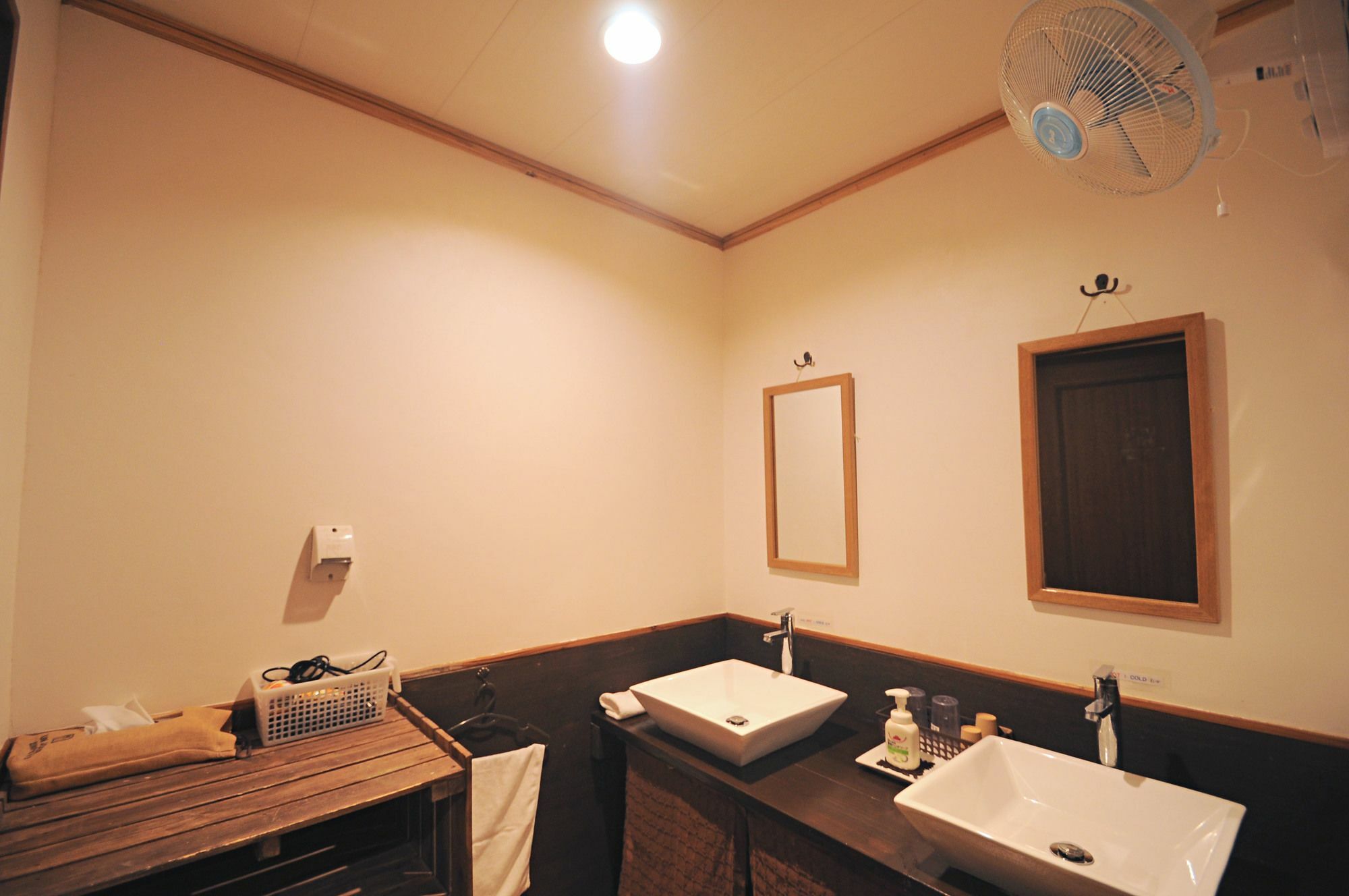 Nakijin No Yado Hibiscus Hotel Bagian luar foto